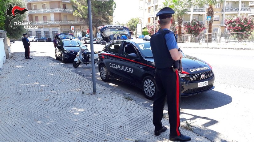 picchiava convivente a siracusa