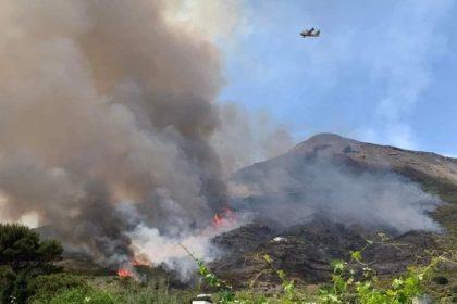 fiction della rai a stromboli appicca incendio