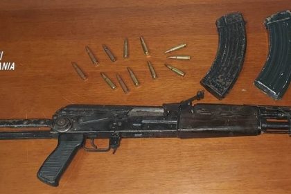 Pusher di Librino trovato con un Kalashnikov in casa