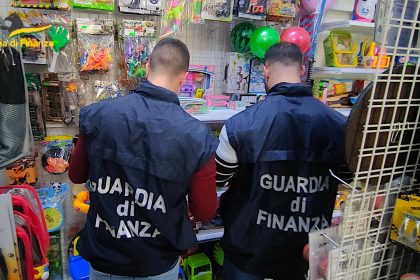 Misterbianco.Sequestrati 30 mila articoli contraffatti e prodotti non sicuri