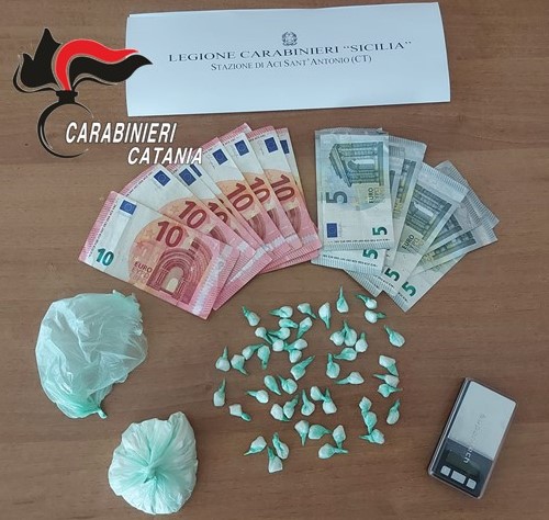 Acireale. Nasconde la cocaina nel materasso