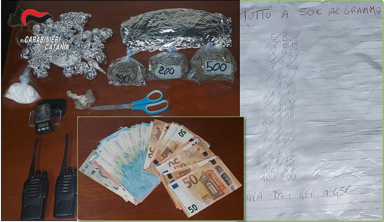 Un supermarket della droga nella cantina del palazzo: due arresti ed una denuncia