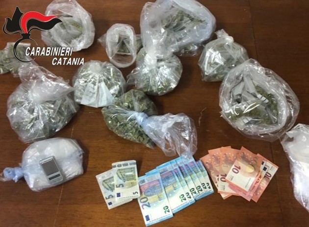 Catania. Nascondeva l’erba … nell’erba: arrestato.