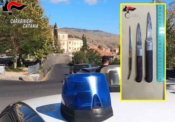 Randazzo. Guida in stato di ebrezza con 3 coltelli in auto