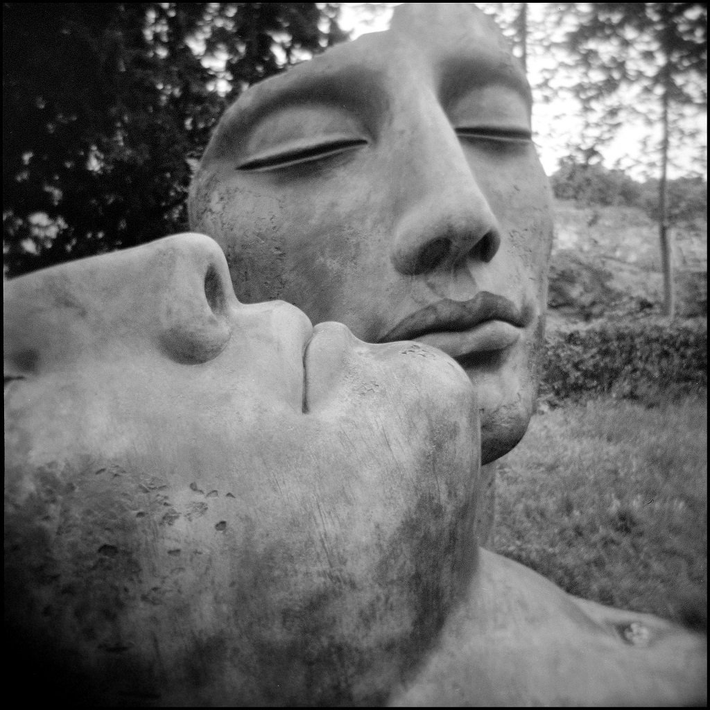 Milano. Fotografo Carlo Riggi. Essere Holga