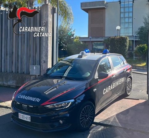Sant’Agata Li Battiati . Estorce denaro ai parenti per comprare la droga.