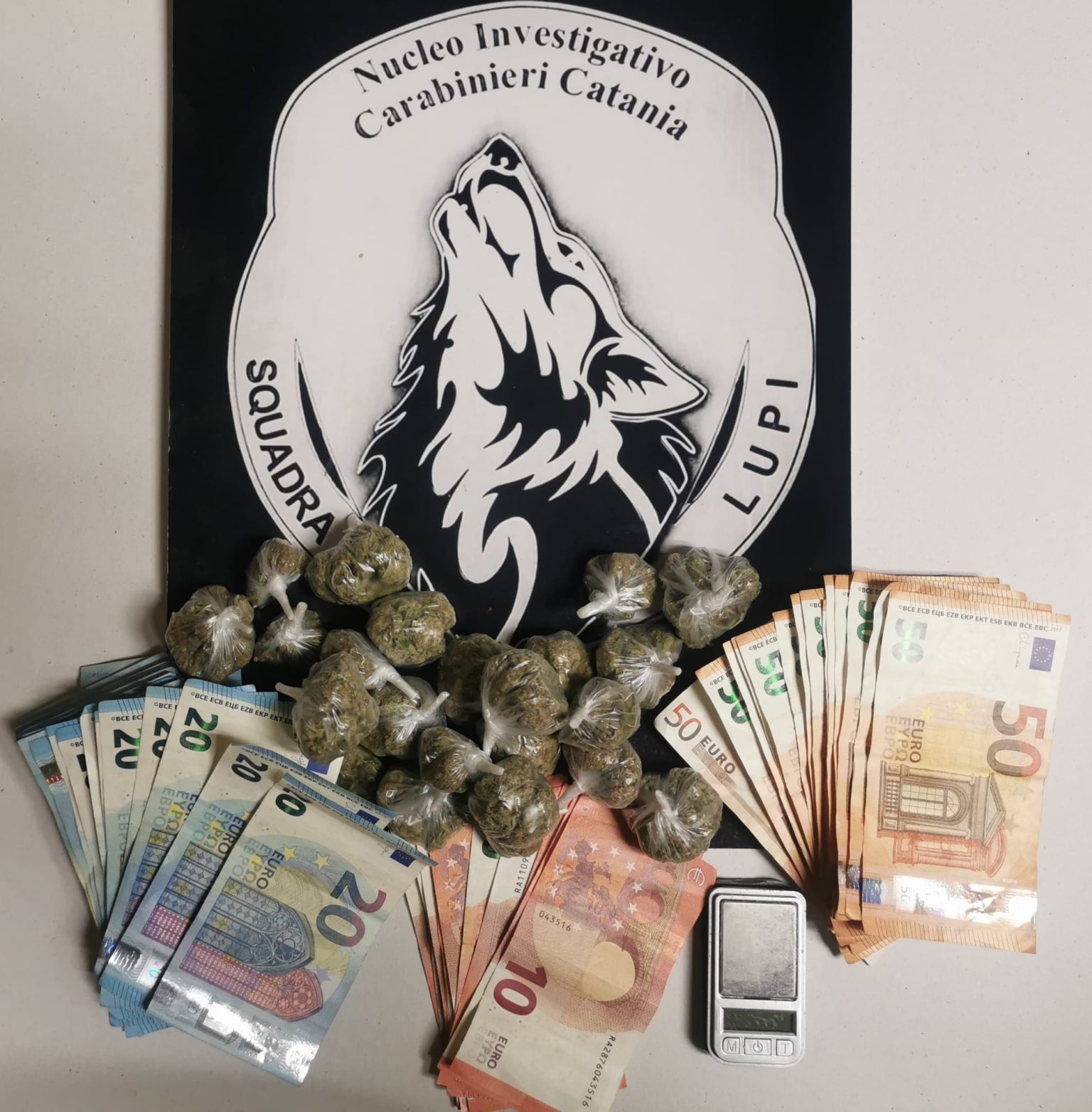 Il servizio prevede la consegna a domicilio: arrestato pusher