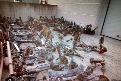 Supermarket illegale di ricambi auto, catanese denunciato.
