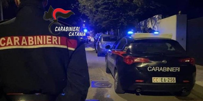 Riposto . Vendeva pescato e crostacei abusivamente al mercato ittico
