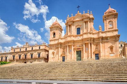 scalinata cattedrale di noto concerto per la callas