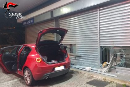 San Giovanni la Punta. Furto con spaccata presso un distributore di carburante.