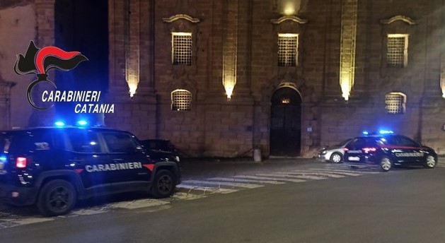 caltagirone stretta alla movida