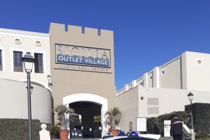 Dittaino, Sicilia Outlet Village, furti, abbigliamento lusso, Carabinieri Agira, indagini, telecamere, perquisizioni, refurtiva, Palermo, Enna, sicurezza