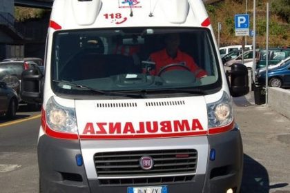 Caltanissetta. Auto travolge scale ferendo due operai