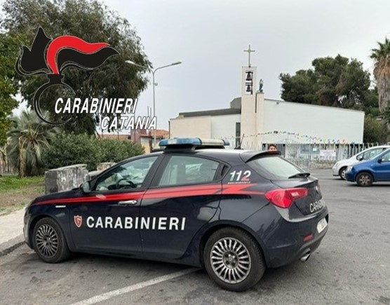 spacciava davanti una chiesa