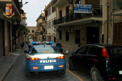 Sant’Agata. Docente sospeso: palpeggiamenti a studentesse