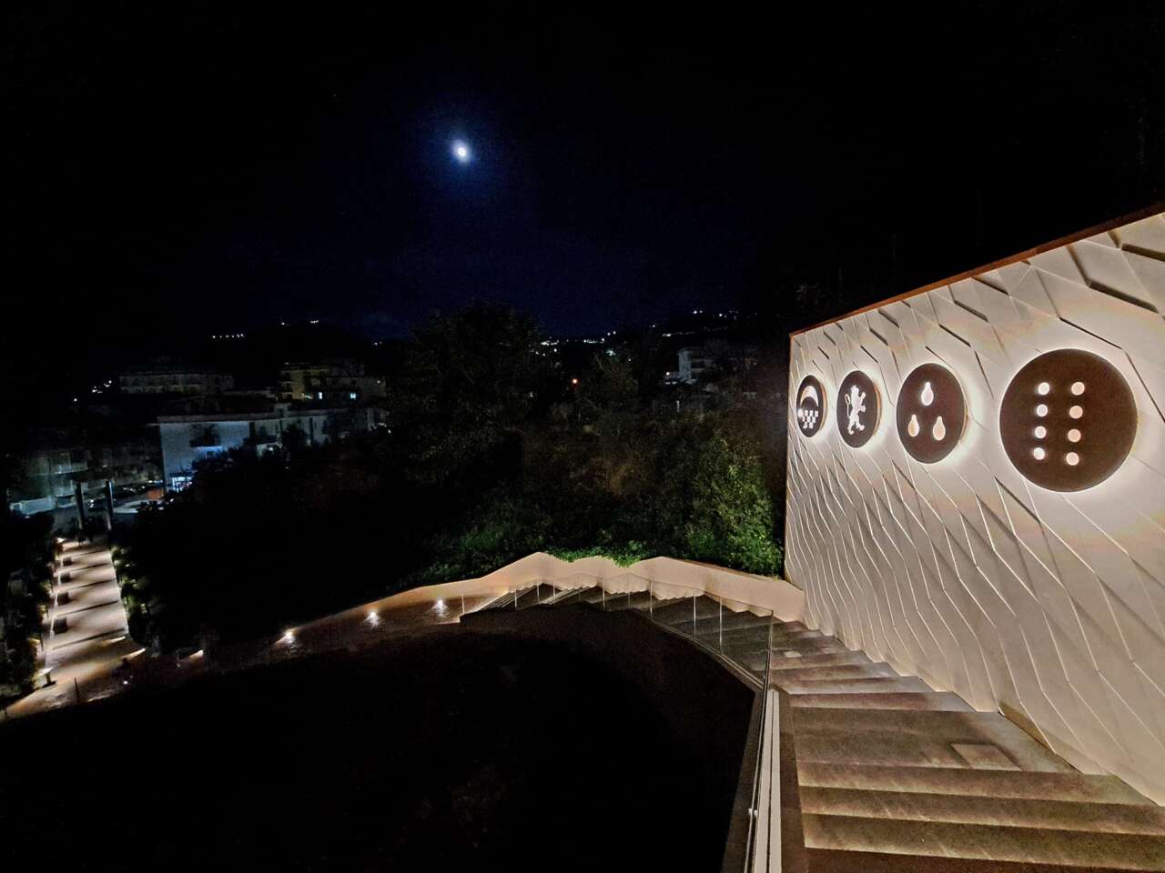 Brolo. Inaugurata scalinata collegante: Centro Storico e marina