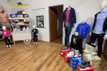 boutique di merce contraffatta