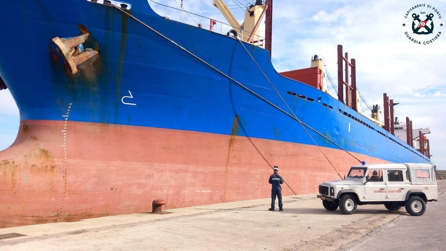 Pozzallo: fermo amministrativo per una nave cargo turca. Gravi irregolarità rilevate in sicurezza e lotta agli incendi. Dettagli sull'ispezione.