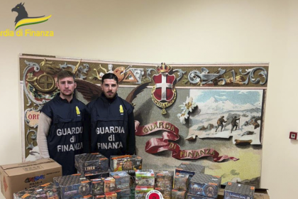 Scicli: sequestrati oltre 330 kg di fuochi d’artificio detenuti illegalmente. Operazione della Guardia di Finanza per garantire la sicurezza pubblica.