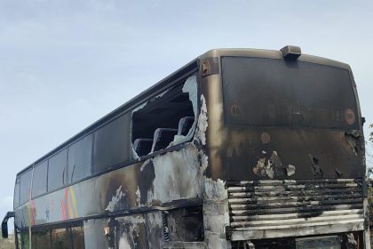bus in fiamme