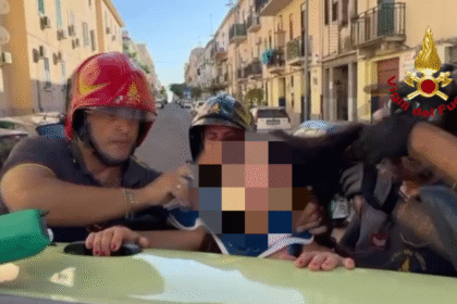 vigili del fuoco di messina estraggono donna dalle lamiere della propria auto